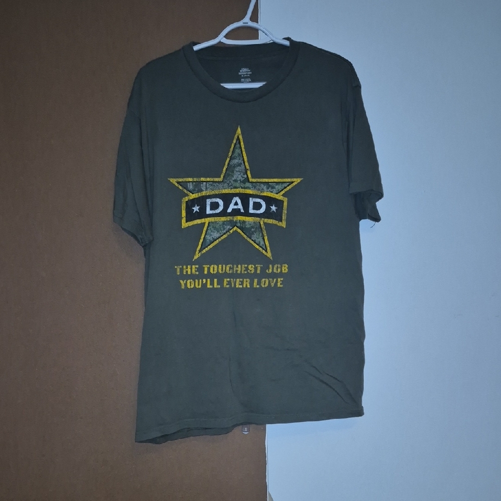 Dad Graphic Short Sleeve Tee in Olive Green